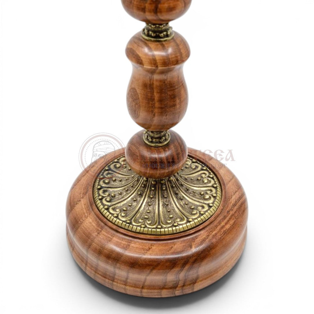 Sfeșnic de masă din lemn și bronz alămit și patinat